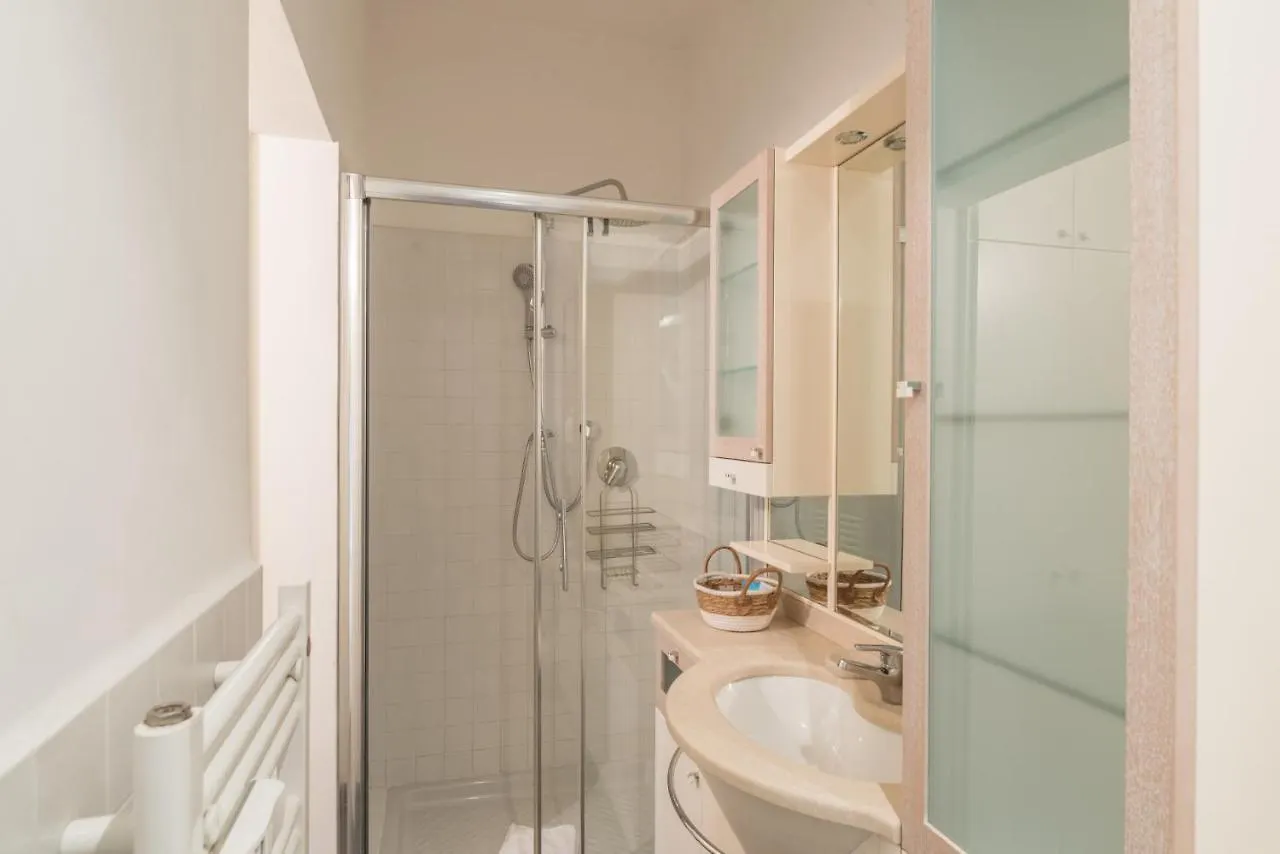 The Best Rent - Three-Bedroom Apartment Near Villa Borghese Rzym