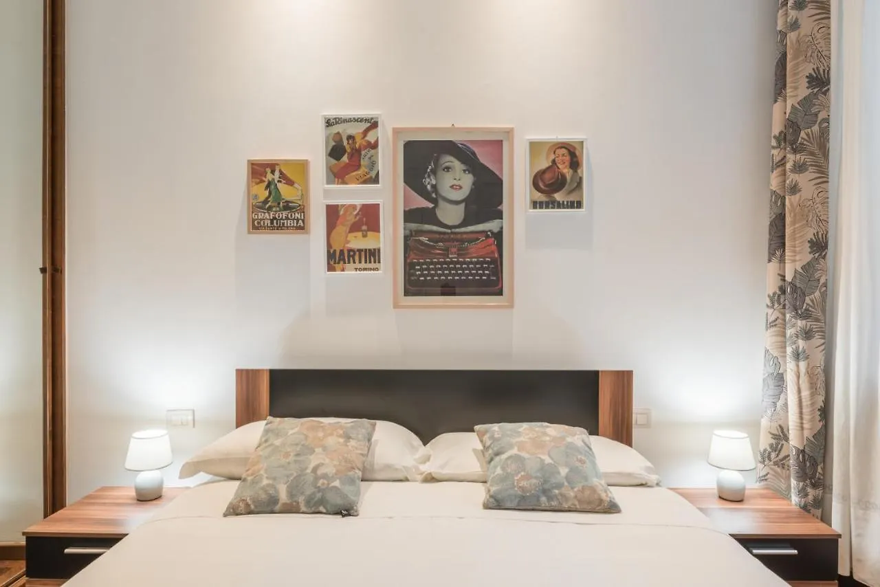 The Best Rent - Three-Bedroom Apartment Near Villa Borghese Rzym 0*,